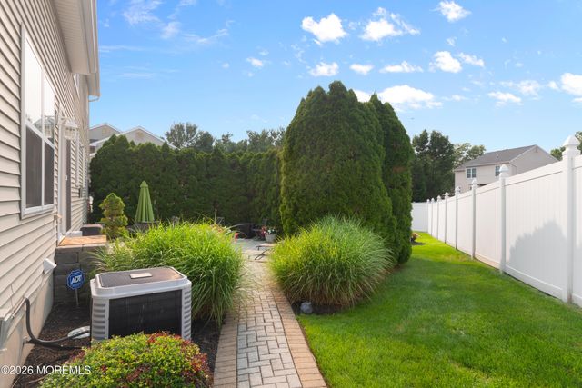 1076 White Oak Court, Toms River, NJ 08753