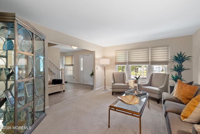 1076 White Oak Court, Toms River, NJ 08753