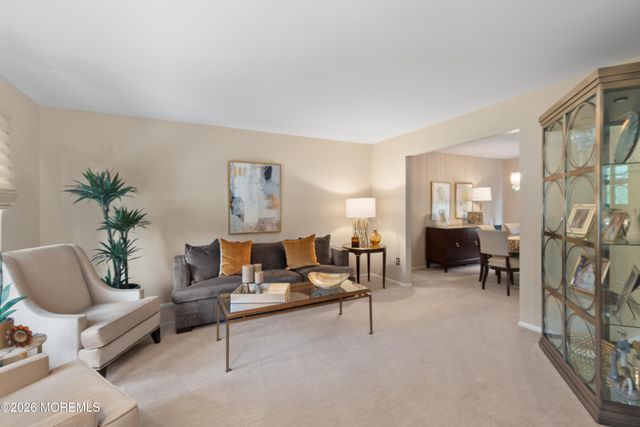 1076 White Oak Court, Toms River, NJ 08753