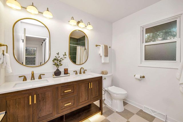 S26W26876 Mac Arthur ROAD, Waukesha, WI 53188