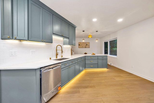 S26W26876 Mac Arthur ROAD, Waukesha, WI 53188