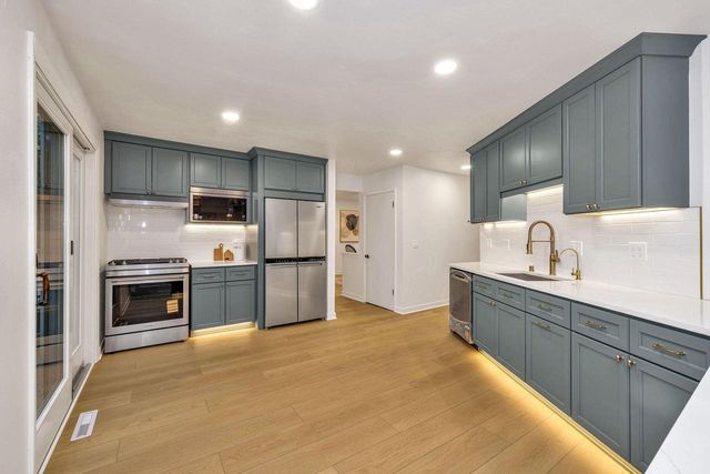 S26W26876 Mac Arthur ROAD, Waukesha, WI 53188