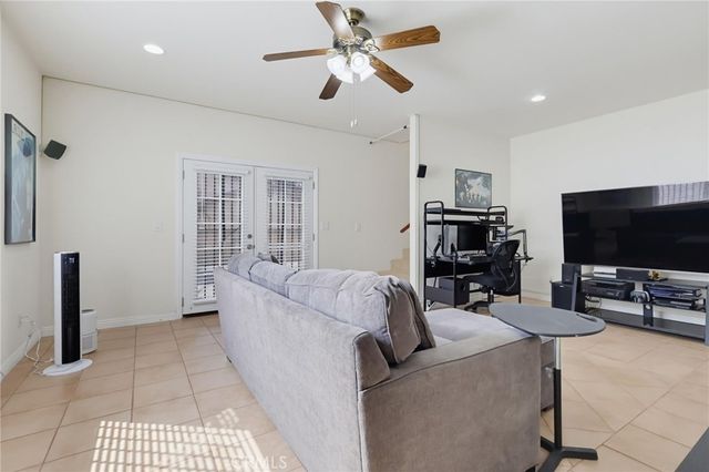 2542 E Madison Street, Carson, CA 90810