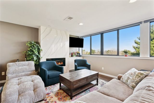 820 Club House Drive 3F, North Liberty, IA 52317