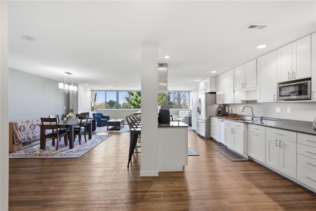 820 Club House Drive 3F, North Liberty, IA 52317