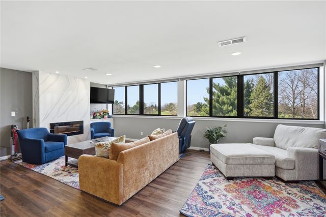 820 Club House Drive 3F, North Liberty, IA 52317