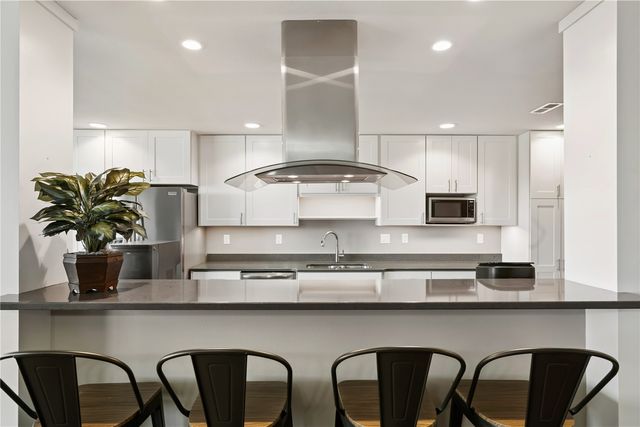 820 Club House Drive 3F, North Liberty, IA 52317