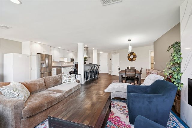 820 Club House Drive 3F, North Liberty, IA 52317