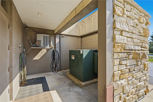 820 Club House Drive 3F, North Liberty, IA 52317