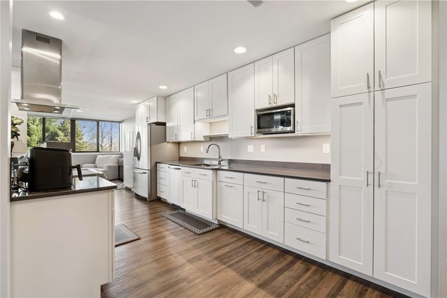 820 Club House Drive 3F, North Liberty, IA 52317