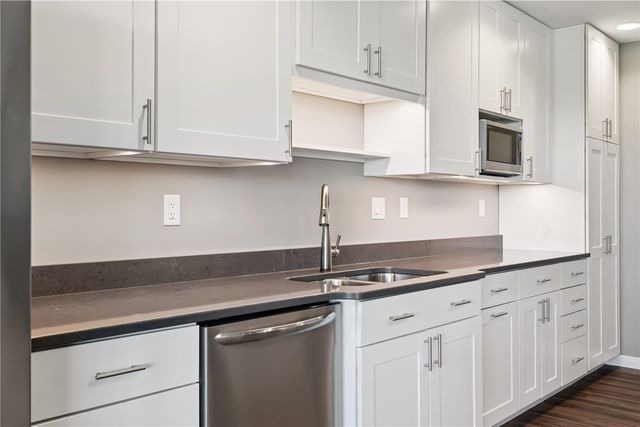 820 Club House Drive 3F, North Liberty, IA 52317