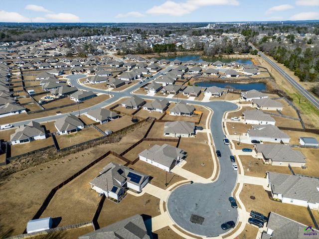 209 Huxley Terrace, Bonaire, GA 31005