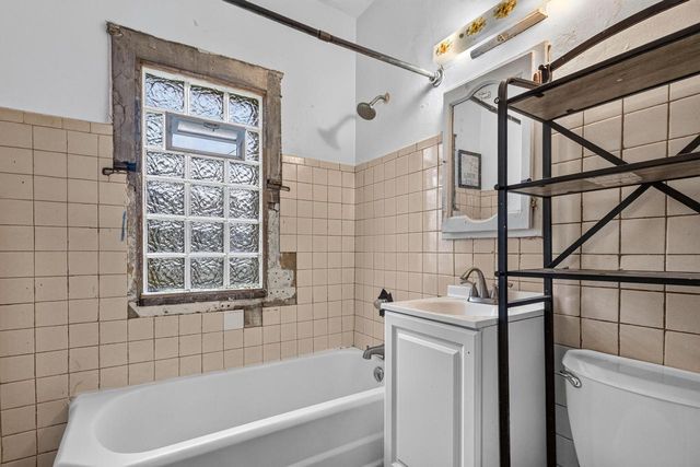 3760 N 25th STREET, Milwaukee, WI 53206