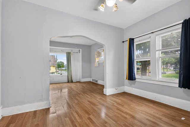 3760 N 25th STREET, Milwaukee, WI 53206