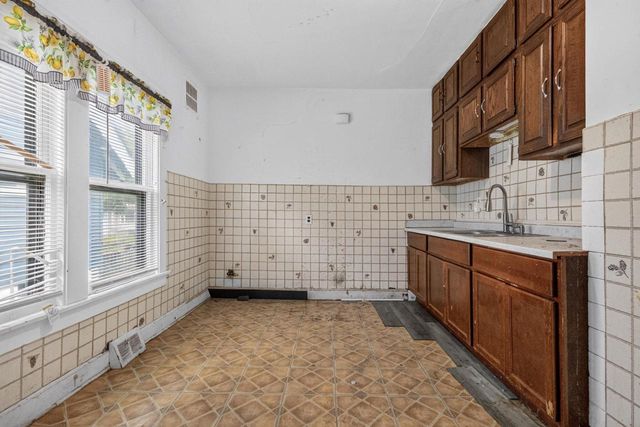 3760 N 25th STREET, Milwaukee, WI 53206