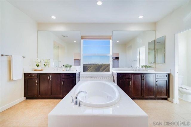 7135 Sitio Caliente, Carlsbad, CA 92009