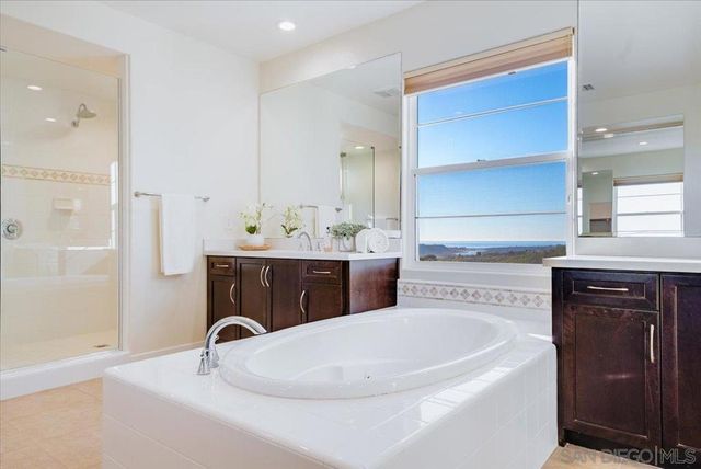 7135 Sitio Caliente, Carlsbad, CA 92009