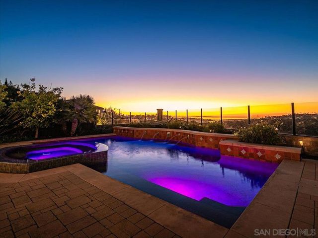 7135 Sitio Caliente, Carlsbad, CA 92009