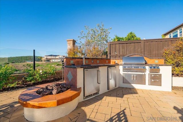 7135 Sitio Caliente, Carlsbad, CA 92009