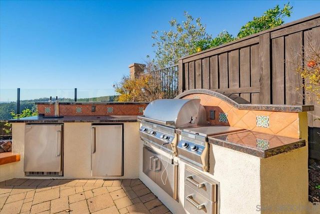 7135 Sitio Caliente, Carlsbad, CA 92009