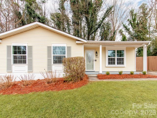 7829 Cloughy Circle, Charlotte, NC 28212