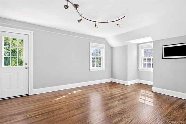 23 Foster Avenue, Malverne, NY 11565