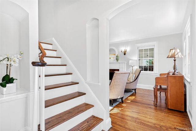 23 Foster Avenue, Malverne, NY 11565