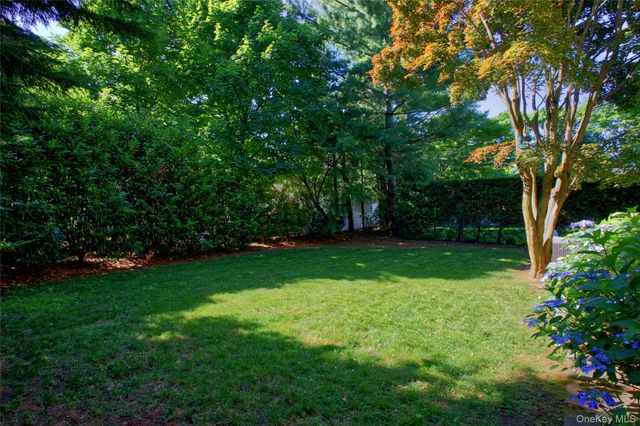 23 Foster Avenue, Malverne, NY 11565