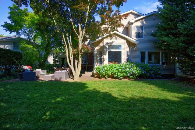 23 Foster Avenue, Malverne, NY 11565
