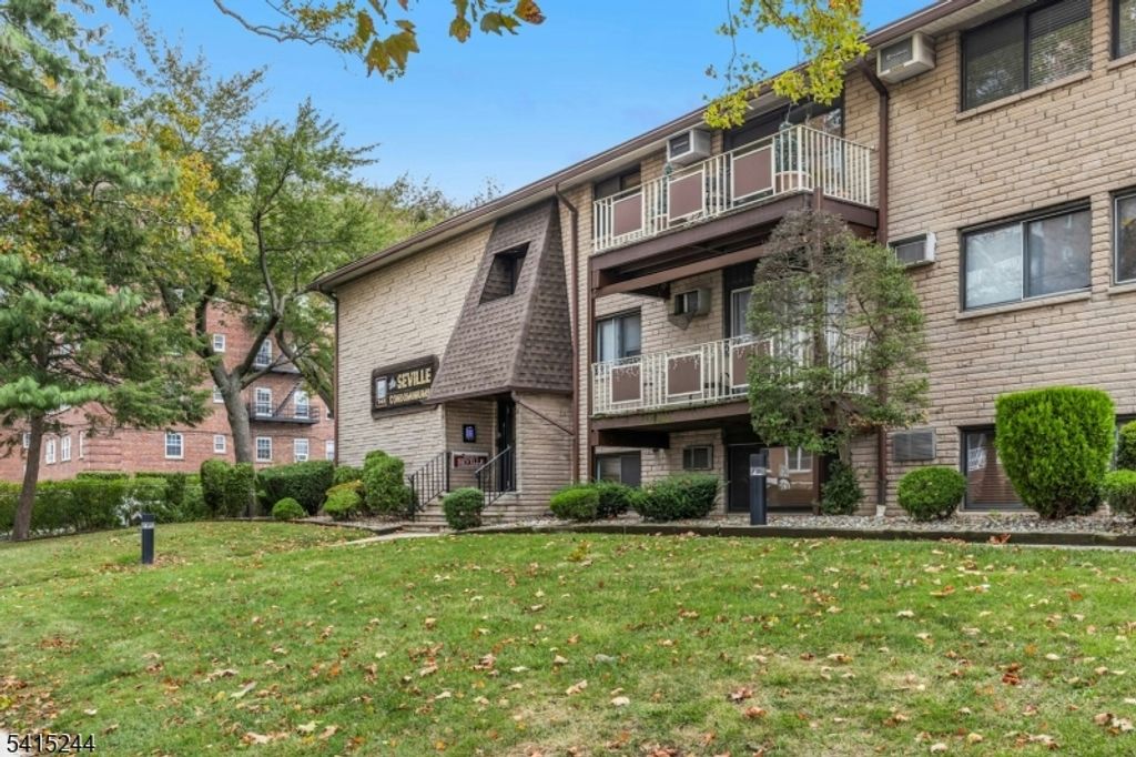 747 N Broad St. 203, Elizabeth City, NJ 07208 — photo 2