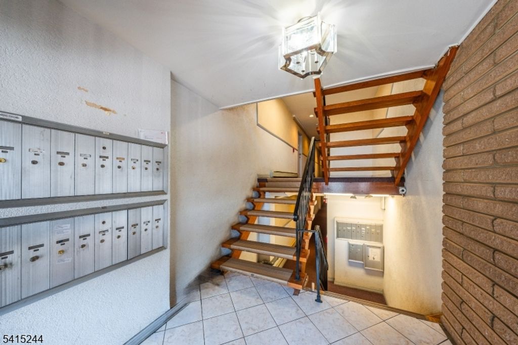 747 N Broad St. 203, Elizabeth City, NJ 07208 — photo 4