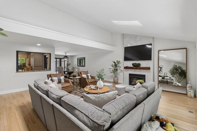 2800 Calle Vista Way, Sacramento, CA 95821
