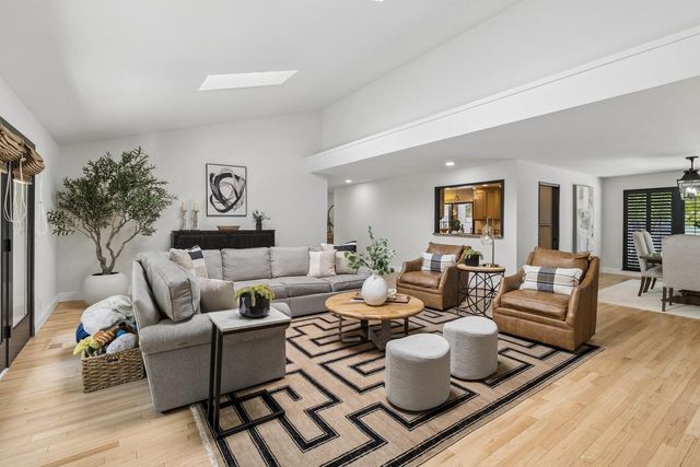 2800 Calle Vista Way, Sacramento, CA 95821