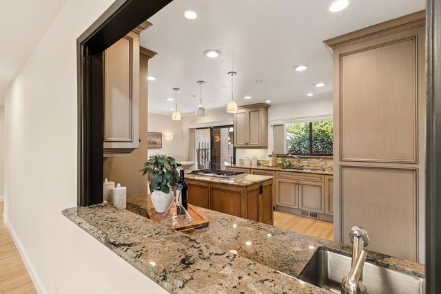 2800 Calle Vista Way, Sacramento, CA 95821