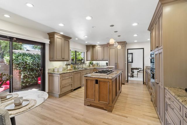 2800 Calle Vista Way, Sacramento, CA 95821