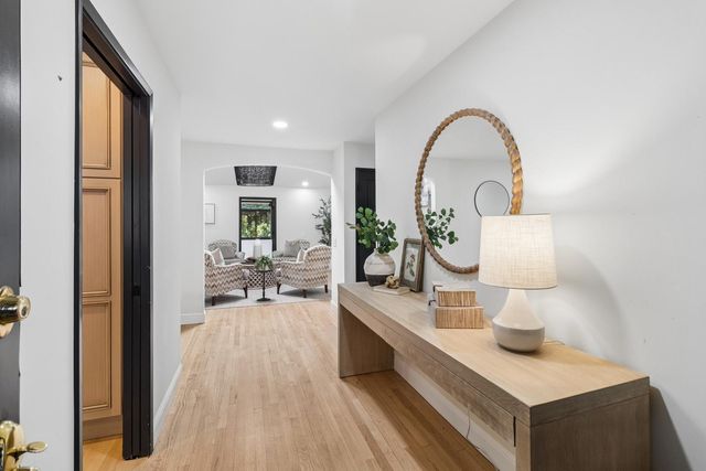 2800 Calle Vista Way, Sacramento, CA 95821