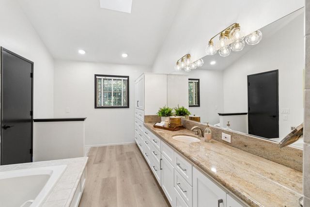 2800 Calle Vista Way, Sacramento, CA 95821