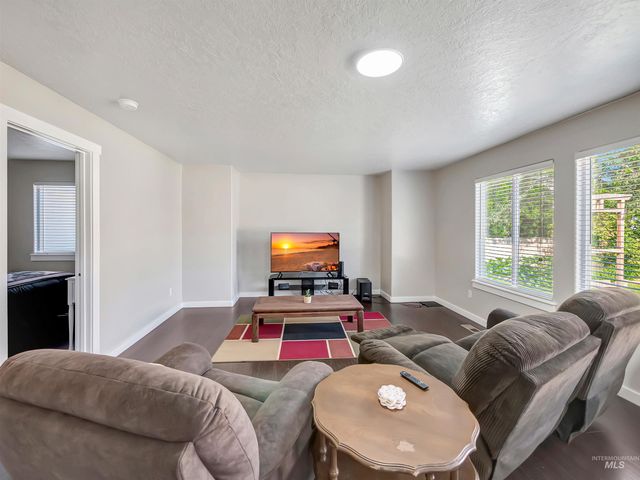 3676 S Ascaino Ave, Meridian, ID 83642