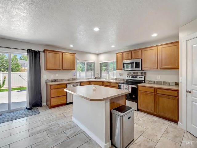 3676 S Ascaino Ave, Meridian, ID 83642