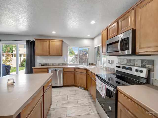 3676 S Ascaino Ave, Meridian, ID 83642