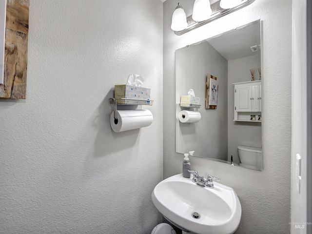 3676 S Ascaino Ave, Meridian, ID 83642