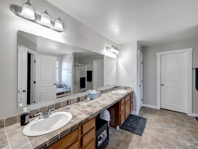 3676 S Ascaino Ave, Meridian, ID 83642