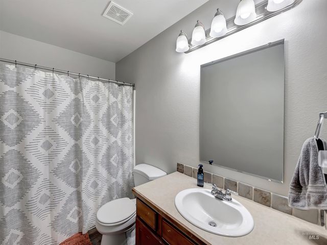 3676 S Ascaino Ave, Meridian, ID 83642
