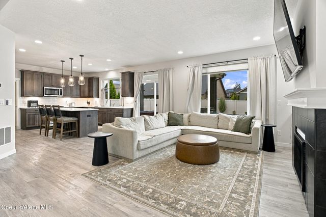 2035 W Moselle Dr, Coeur D'alene, ID 83815