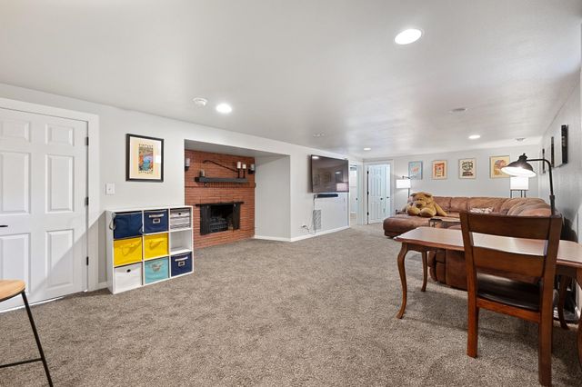 6815 N Fleming St, Spokane, WA 99208