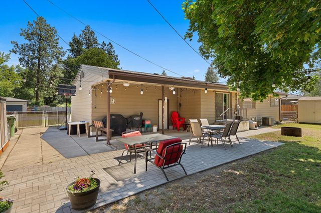 6815 N Fleming St, Spokane, WA 99208