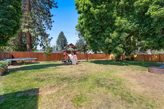 6815 N Fleming St, Spokane, WA 99208