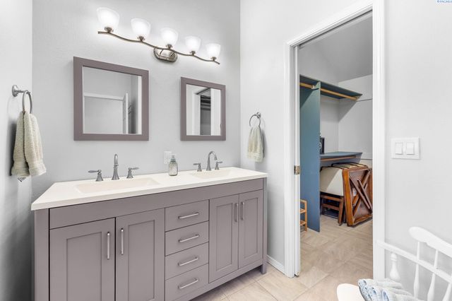 6102 W 20th Avenue, Kennewick, WA 99337