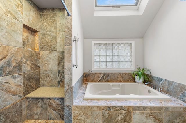 6102 W 20th Avenue, Kennewick, WA 99337