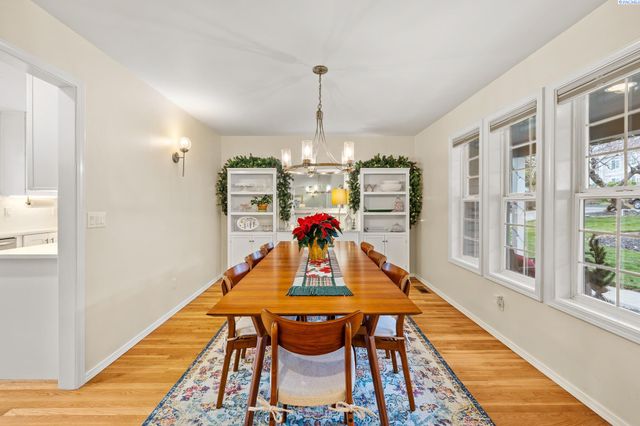 6102 W 20th Avenue, Kennewick, WA 99337